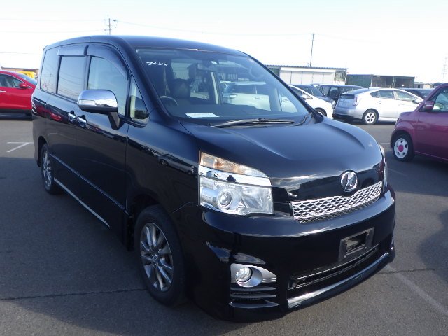 2013 Toyota Voxy 